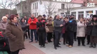 Жители на община Стрелча на протест, искат си кмета обратно
