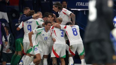 Италия се развихри и победи Франция на "Парк де Пренс"