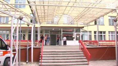 Психично болна жена хванала за гушата медицинска сестра в Пазарджик