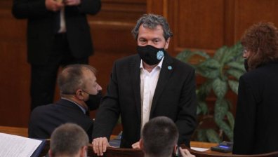 Любопитни данни: Колко плащат партиите за заплати и какви субсидии прибират