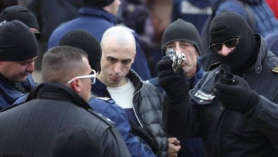 Обвиниха в хулиганство мъжа, стрелял с газов пистолет на протеста пред НС