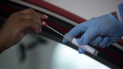 Арестуваха мъж с над 100 фалшиви PCR теста