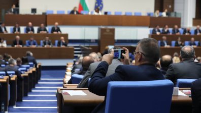 Депутатите с извънредно заседание заради заплатите на младите лекари