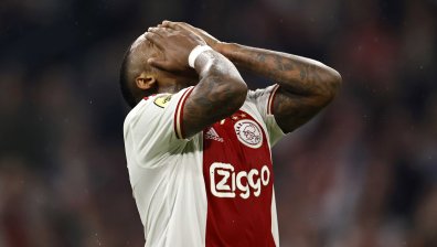 Екшън в Нидерландия, прекратиха мач на "Аякс"