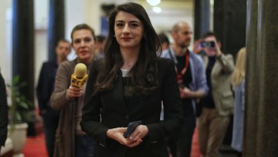 Лена Бориславова: Ще се откажа от имунитета си, преди да стигне до гласуване в зала