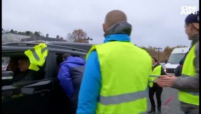 Кои са "жълтите жилетки" и накъде се развива кризата във Франция