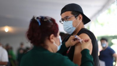 Наплив на хора в Израел, които искат да си поставят трета доза ваксина