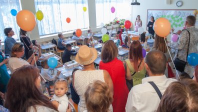 700 000 ученици прекрачиха прага на класните стаи, 12 000 от тях - в София