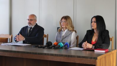 Между 500 и 1000 лв. за прикриване на нарушения са искали задържаните полицаи в Благоевград