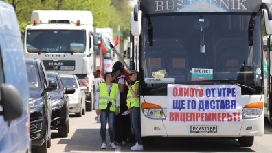 Не допуснаха превозвачите в София. Те скочиха: Репресия, провокация, шантаж