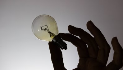 По-евтин ток в Гърция - как страната ще го постигне?