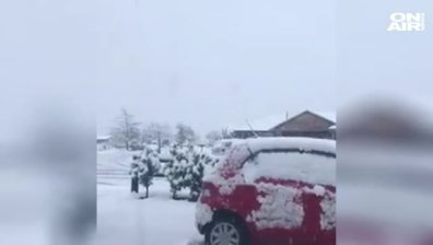 Огромни снежни преспи затрупаха Северна Нова Зеландия
