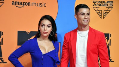 Секс скандал: Роналдо изневерил на Джорджина с инфлуенсърка?