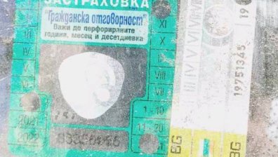 Сигнал: Зарязан автомобил без преглед и гражданска, опасен е за децата