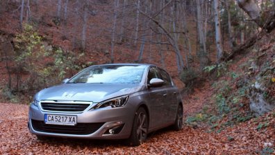 Спасителен пояс: караме новото Peugeot 308