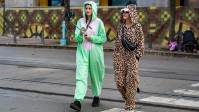 Духът на Хелоуин завладя софийските улици (СНИМКИ)