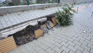 Тротоар пропадна до Медицинската академия в столицата
