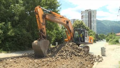 Проверяват качествено ли е ремонтиран топлопроводът в "Младост"
