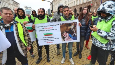 Чуха ги само паветата! Напразно фермери протестираха и искаха среща с премиера