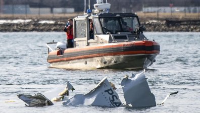 Низ от грешки довел до катастрофата на самолет и хеликоптер в САЩ