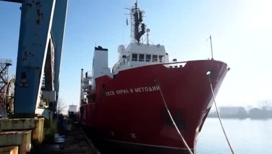 Историческо: Български кораб ще отплава за полярната база на остров Ливингстън