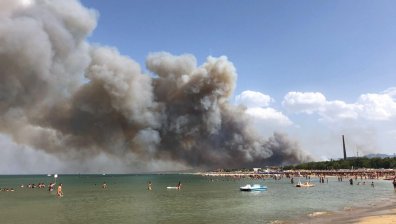 Унищожителни пожари в Италия - стотици евакуирани, 5-годишно дете е в болница