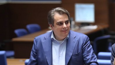 Асен Василев отговори на показанията на Петя Банкова
