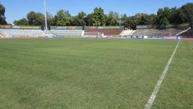 Почина едното от децата, ударени от мълния на стадион в Русе