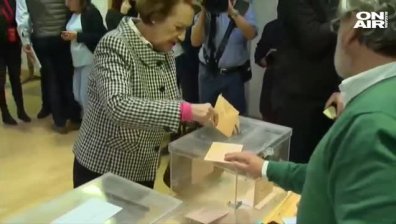 В Испания се провеждат предсрочни парламентарни избори