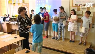 Ученици се борят срещу агресията с книга за приятелството