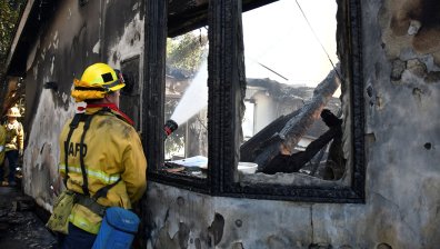 Пожарите в Калифорния се разрастват и поглъщат къщи