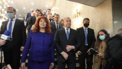 Радев и Йотова полагат клетва пред НС, президентът с обръщение към народа