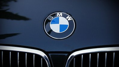 Над 50 автомобилни компании отрупаха с подаръци малък колекционер