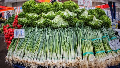 Поредно покачване на цените: Очакват ни по-скъпи плодове, зеленчуци и млечни продукти
