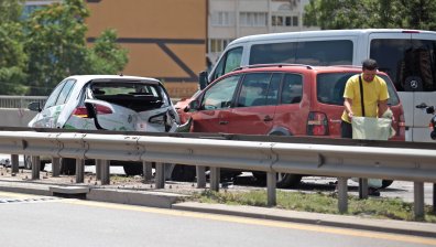 Верижна катастрофа на "Цариградско шосе" образува огромно задръстване