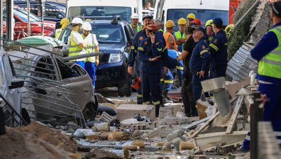 Откриха първата жертва под срутената сграда в Атина
