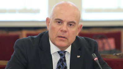 "Продължаваме промяната" иска изслушване на Гешев по казуса "Христо Грозев"