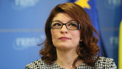 ГЕРБ и ПП-ДБ разговаряха в парламента, Атанасова съобщи какво са решили