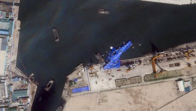 Северна Корея арестува трима служители за неуспешното пускане на военния кораб на вода