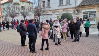 Бузовград отново на протест след смъртта на детето, блъснато от кола: Обидно е