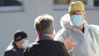 Лекарите: Следващите седмици - критични! Останете си вкъщи, ще ви ръкопляскаме