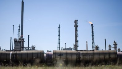 Неочакван ход: ОПЕК+ ограничава дневните добиви с 1 млн. барела