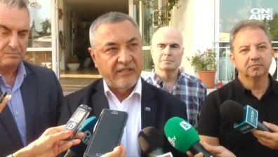 Остър език и шумни акции: Как протече времето на Симеонов в правителството