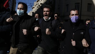 Гърция се стресна от броя на заразените и удължи действието на мерките