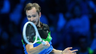 Яник Синер сломи Медведев и е на победа от титлата във Финалите на ATP