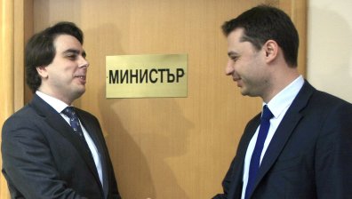 Асен Василев и Делян Добрев пеели рамо до рамо като ученици, каква музика харесват?