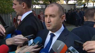 Президентът призова за "радиомълчание" по темата за новите самолети