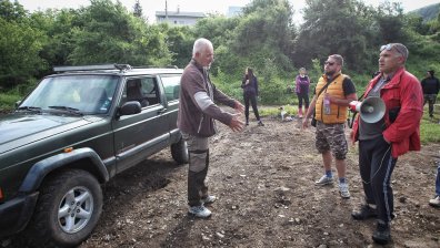 Жителите на с. Герман се разбунтуваха срещу развалянето на коритото на р. Искър