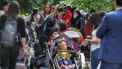 "Искаме места за всичките деца": Нов родителски протест пред Столичната община