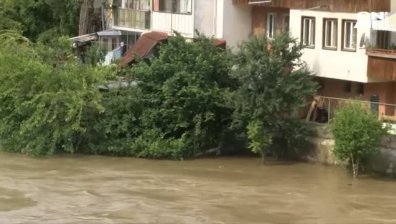Нивото на река Янтра край Велико Търново достигна критични нива